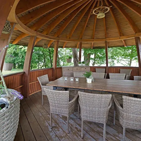 Dom Nad Jeziorem Mazury Kamien * Ручане-Нида