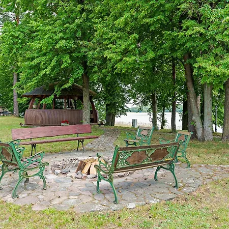 Dom Nad Jeziorem Mazury Kamien * 鲁恰内尼达