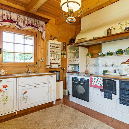 Dom Nad Jeziorem Mazury Kamien 度假居 鲁恰内尼达